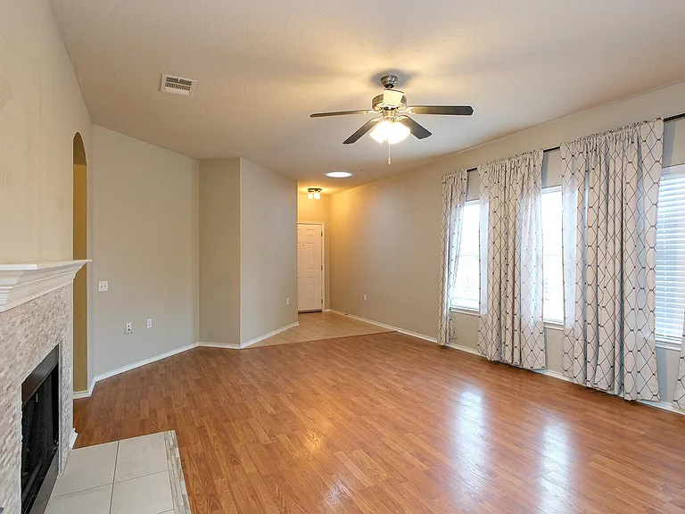 10312 Lone Pine Ln — Photo 4