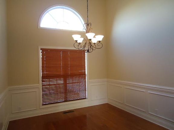 3rd image of 844 Sumac Ct