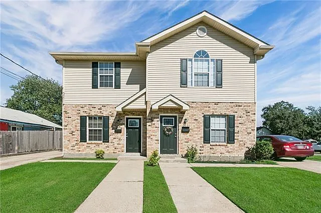 2 bed, 1.5 bath, 1400 sqft, $1,650 — Photo 2