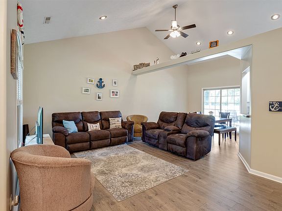 2nd image of 1130 W Melchoir Cir
