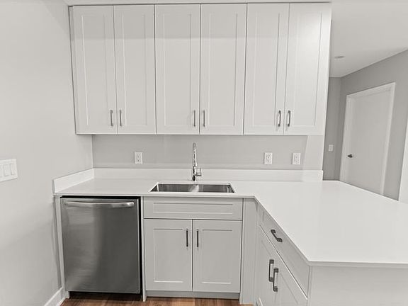 3rd image of 475 Communipaw Ave #406