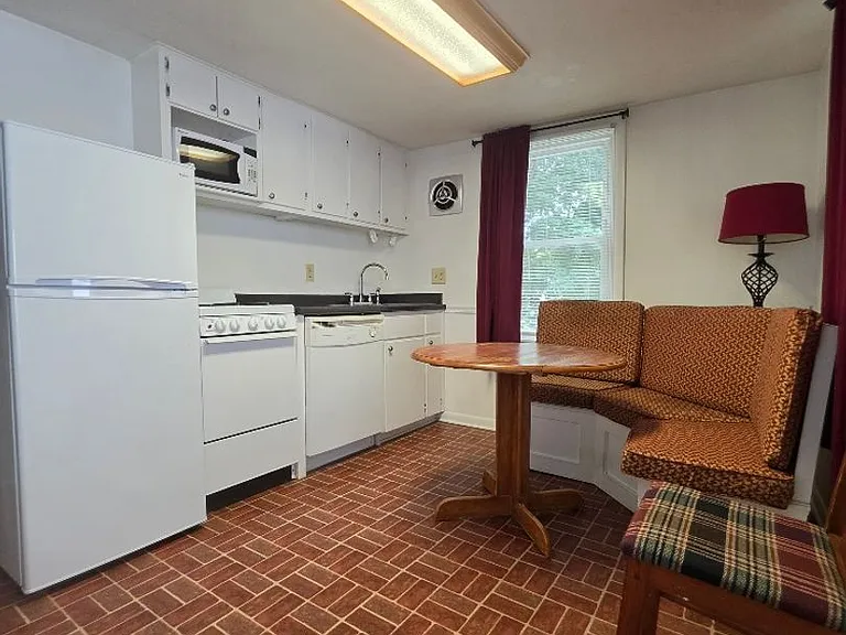 22 Peyton St — Photo 2