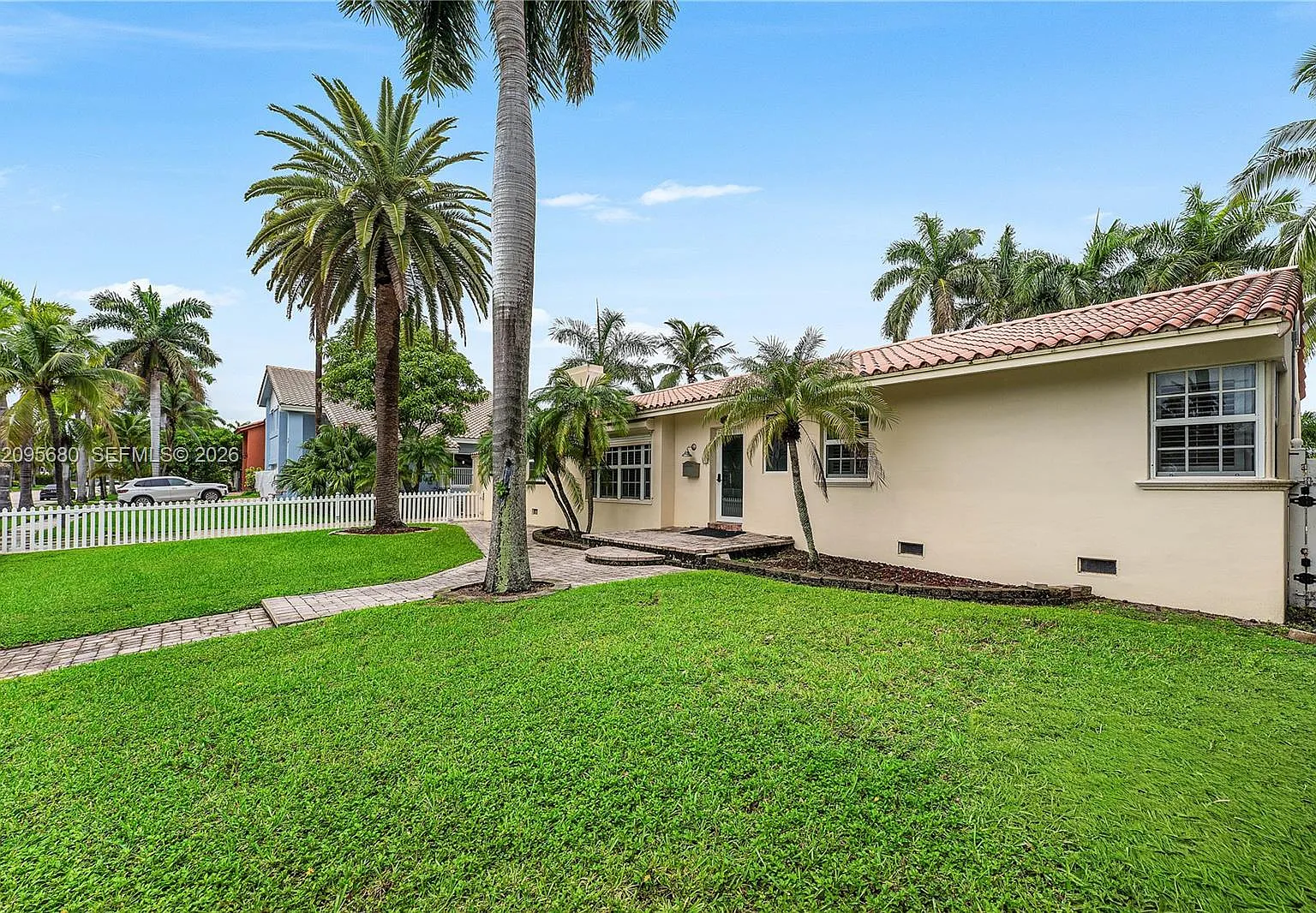 Hollywood Lakes Section — Photo 2