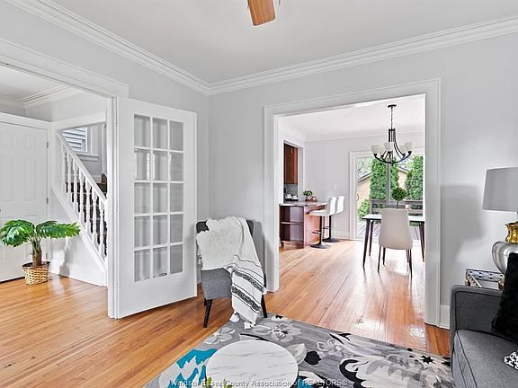 5th image of 720 Gladstone Ave