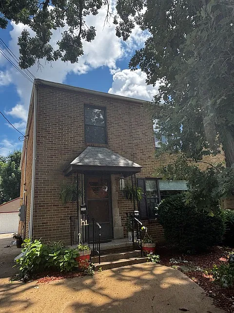 2 bed, 1200 sqft, $1,200 — Photo 1