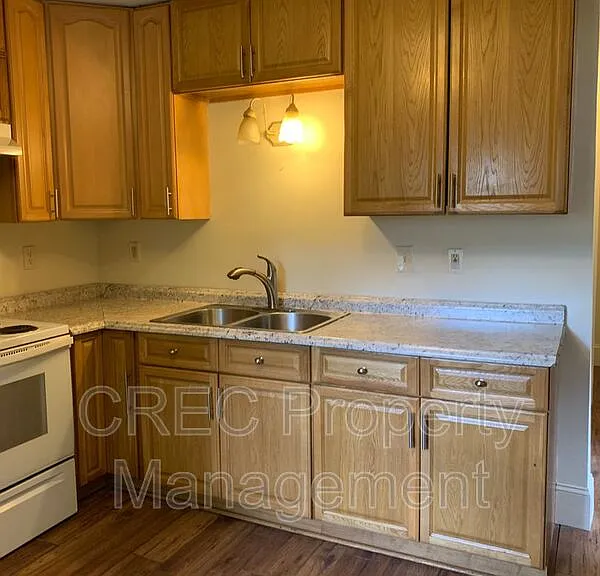 711 Locust St — Photo 7
