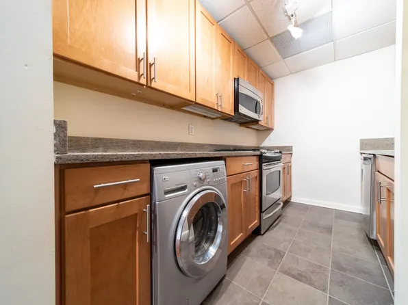 227 Christopher Columbus Drive image 5 of 18