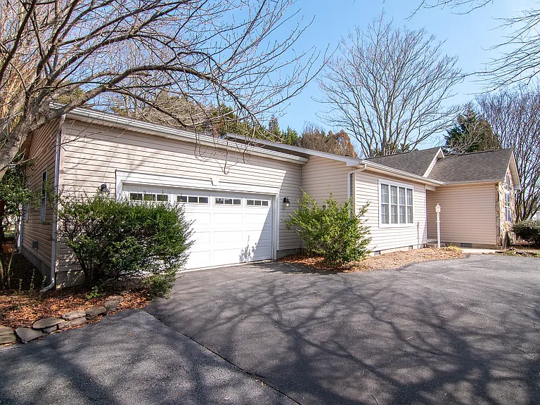 2 Sea Side Dr — Photo 36