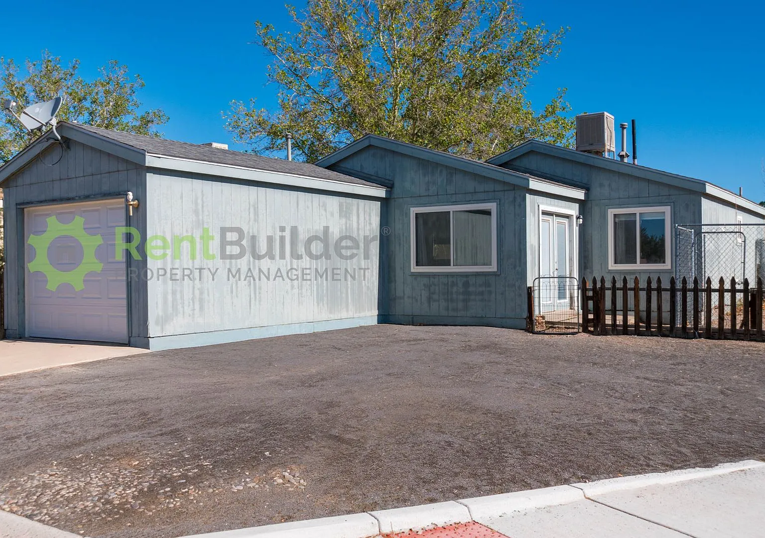 2 bed, 2.0 bath, 877 sqft, $1,695 — Photo 2