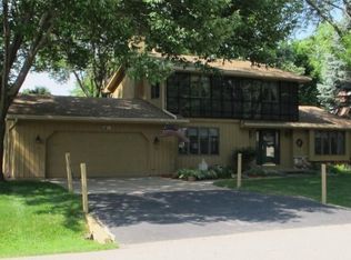 1738 Oakridge Ct, Menasha, WI 54952