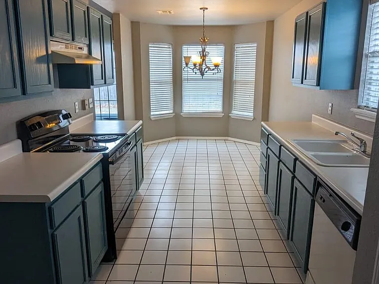 3008 Pinelake St — Photo 10