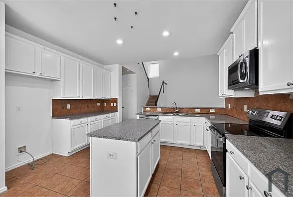 1009 Youkum Ct — Photo 17