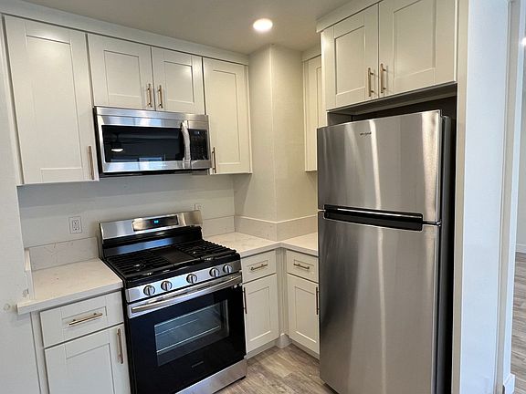 3rd image of 3532 Keystone Ave #7