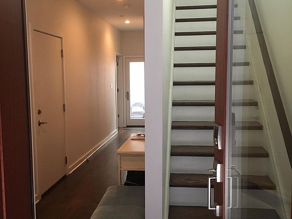 4th image of 412-24 Moyer St #10