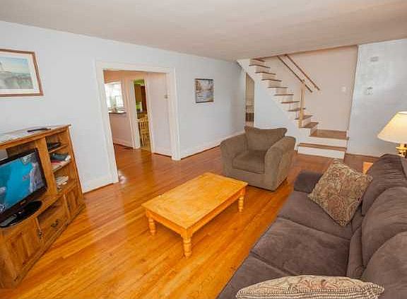 2nd image of 404 26th St #A