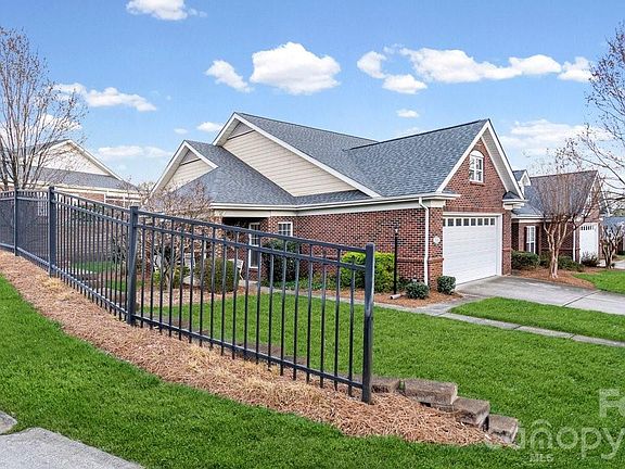 4th image of 2820 Summer Valley Ct