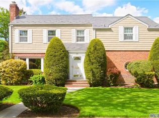 71 Greystone Rd, Rockville Centre, NY 11570