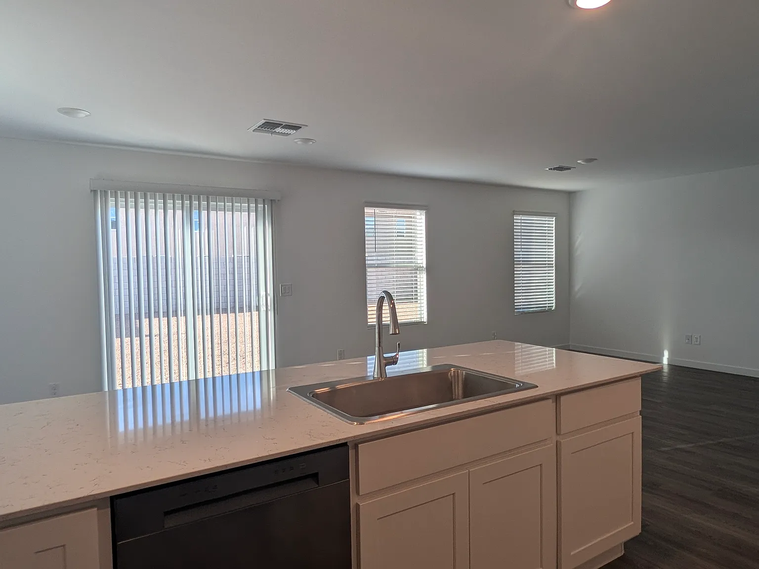 5 bed, 2179 sqft, $2,099 — Photo 2