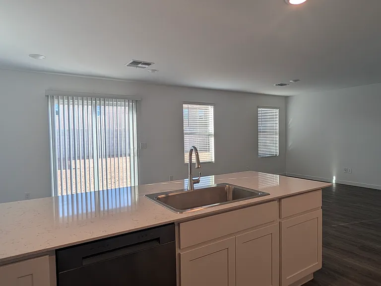 334 W Park View Ln — Photo 5