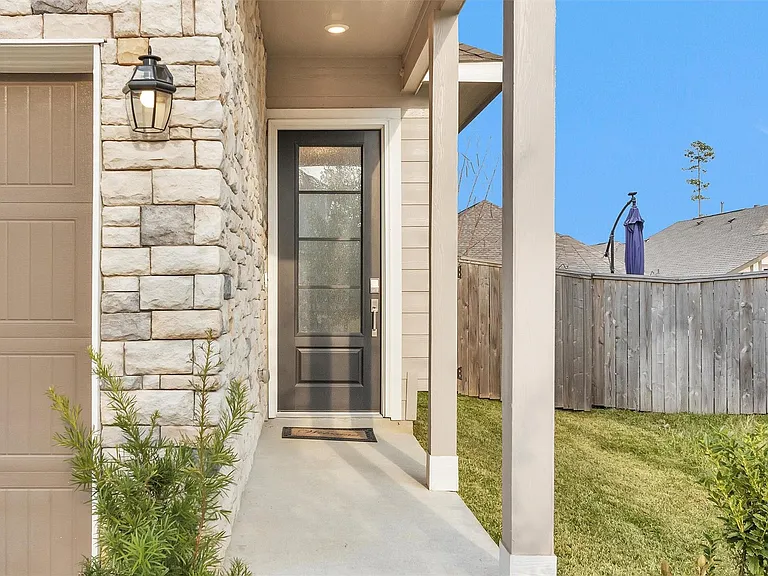 677 Royal Arch Dr — Photo 2