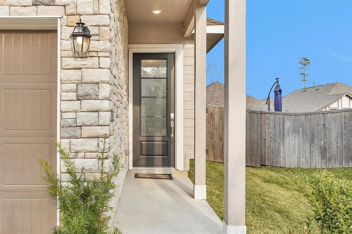 Building Photo - 677 Royal Arch Dr