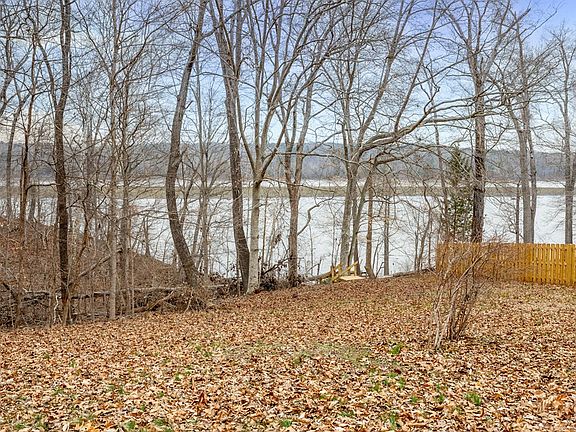 5th image of 623 Holly Hill Dr