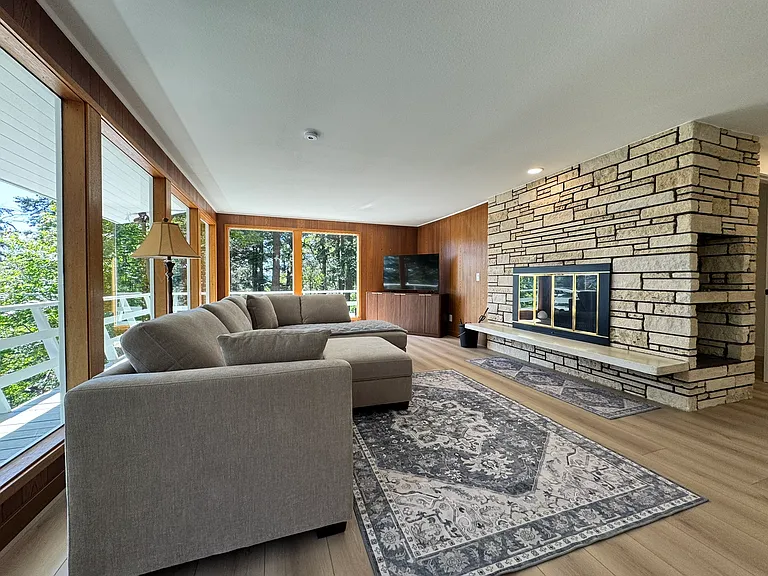 5414 Sunset Ave — Photo 2