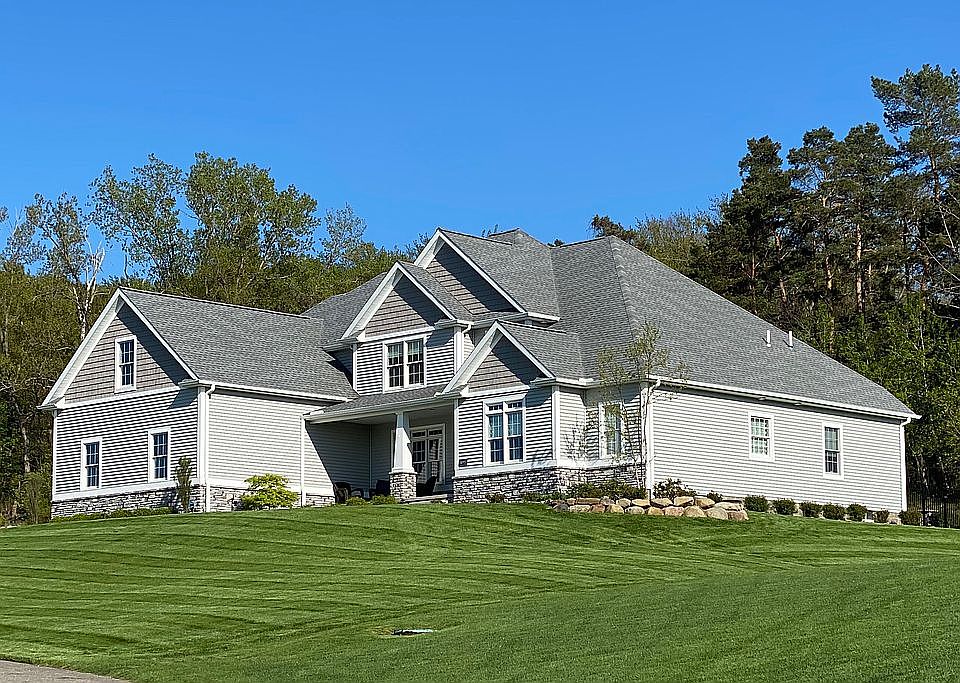 2nd image of 6095 Larch Dr