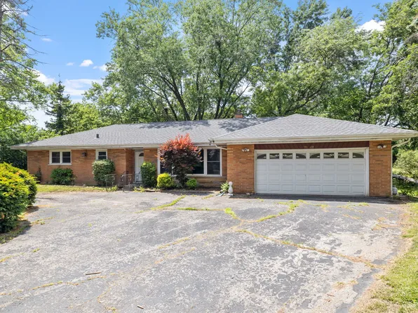 7942 Tennessee Ave, Willowbrook, IL 60527