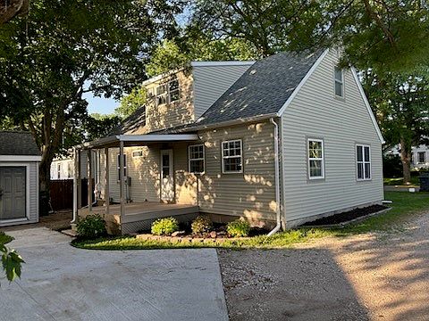 2nd image of 1001 Stafford Ave