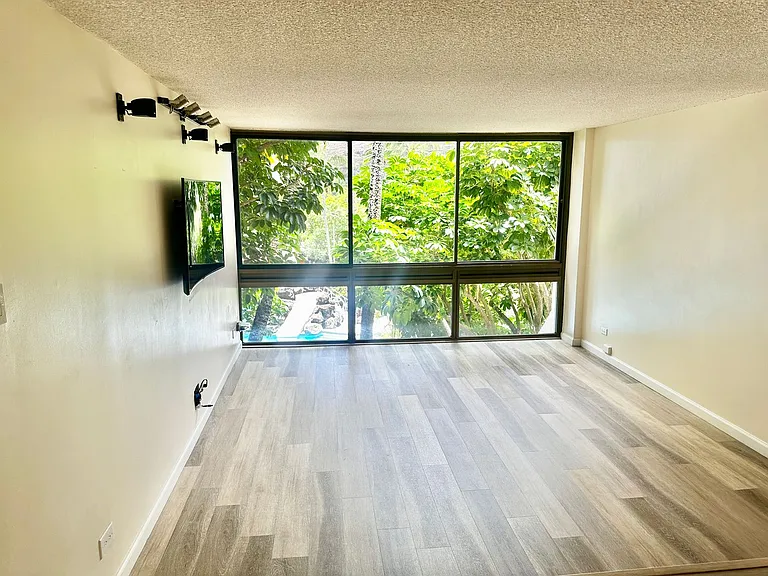 501 Hahaione St #3F — Photo 5