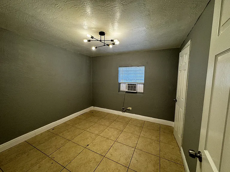 4017 SW 24th St #3 — Photo 7