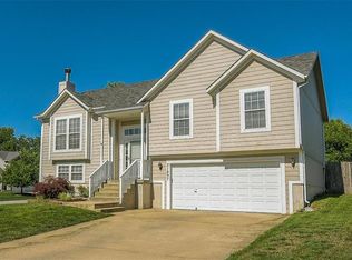 21897 S Lincoln Ter, Spring Hill, KS 66083