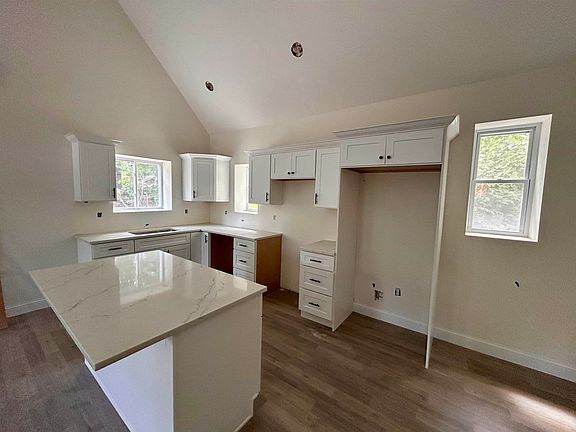 3rd image of 92 Long Shores Drive