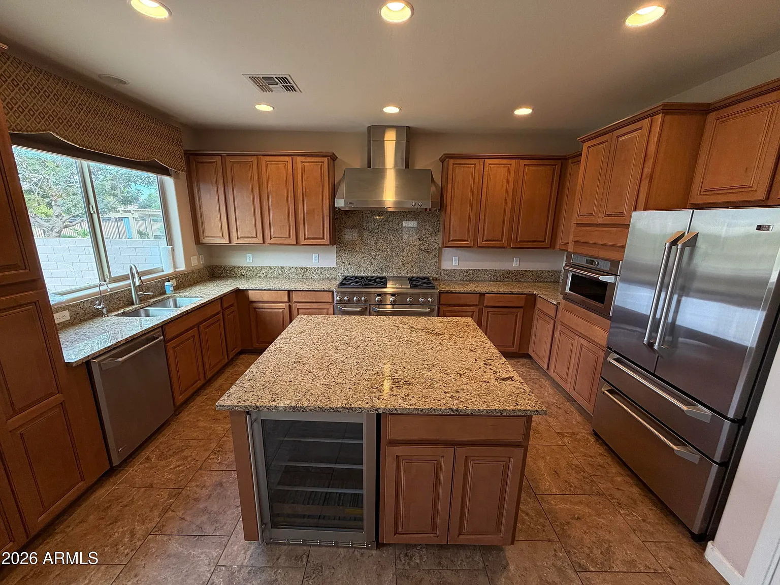 5 bed, 4.0 bath, 3960 sqft, $3,850 — Photo 4