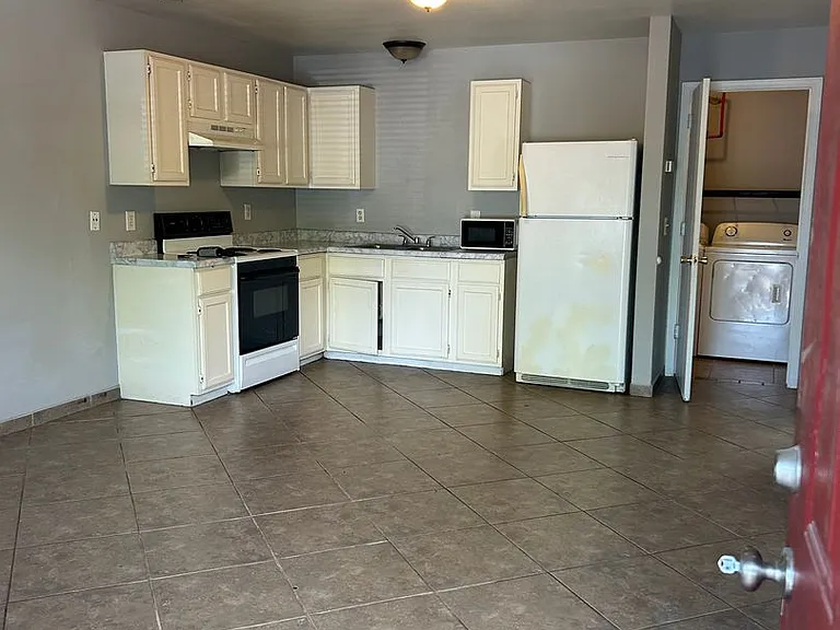 315 Texas Ln — Photo 8