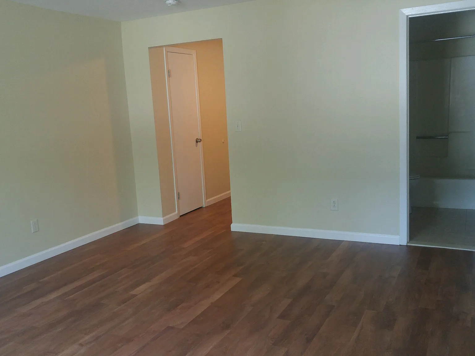 Studio, 550 sqft, $900 — Photo 4
