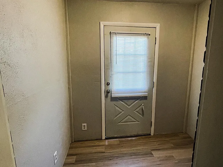 Side room adjacent to the bedroom.