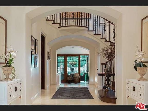 3rd image of 116 N Gunston Dr