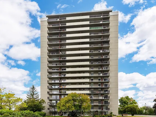 158 B McArthur Ave, Ottawa, ON K1L 7E7