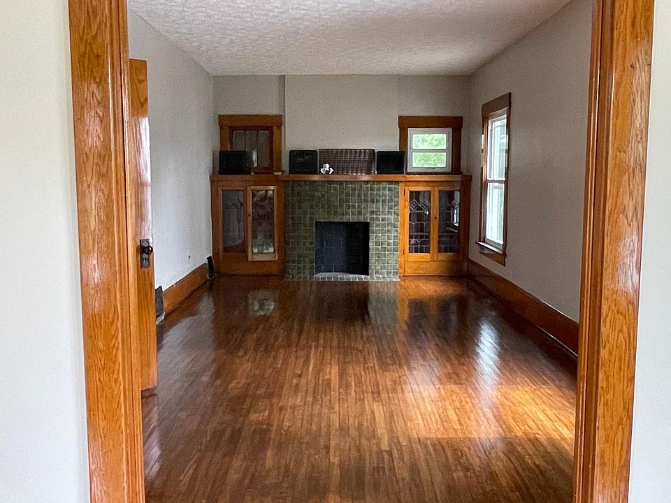 2nd image of 1610 Woodland Ave NW