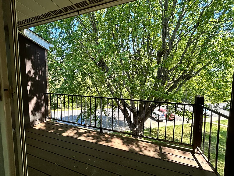 228 Crocker Dr #F — Photo 11