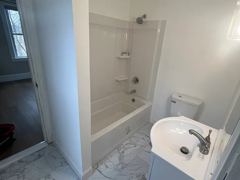 69 Hall St #3 — Photo 4