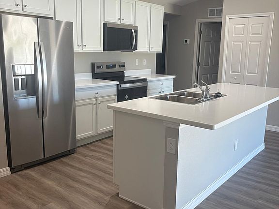 3rd image of 2605 NE 6th Pl