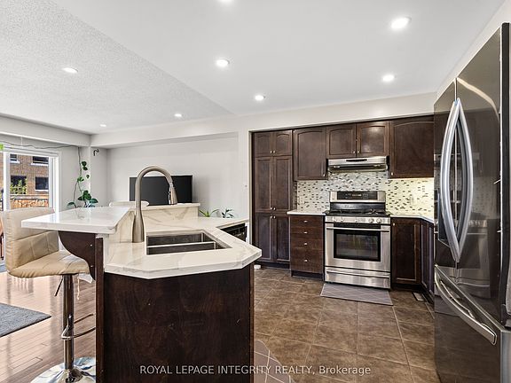 5th image of 407 Celtic Ridge Cres