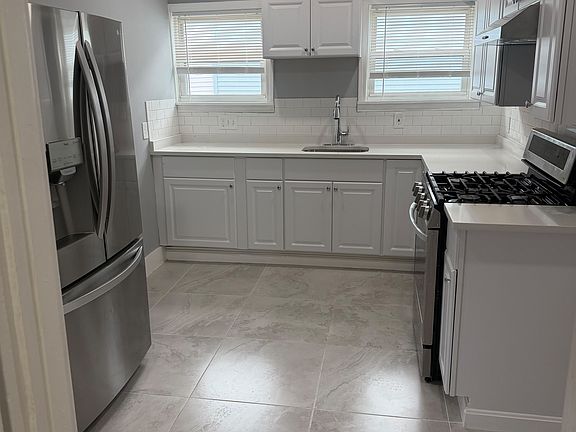 3rd image of 99 New Park St #2