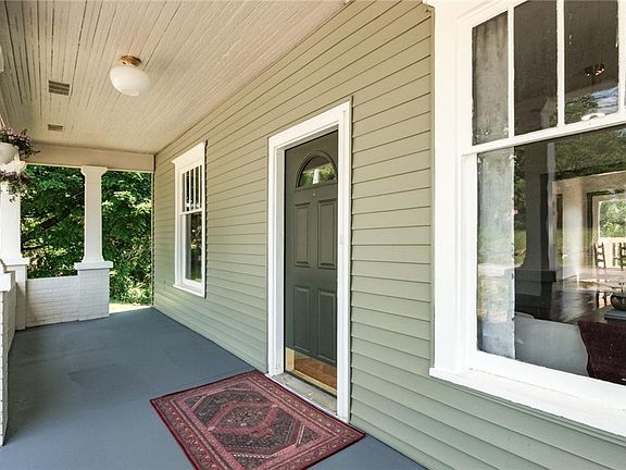 4th image of 818 Highland Ave