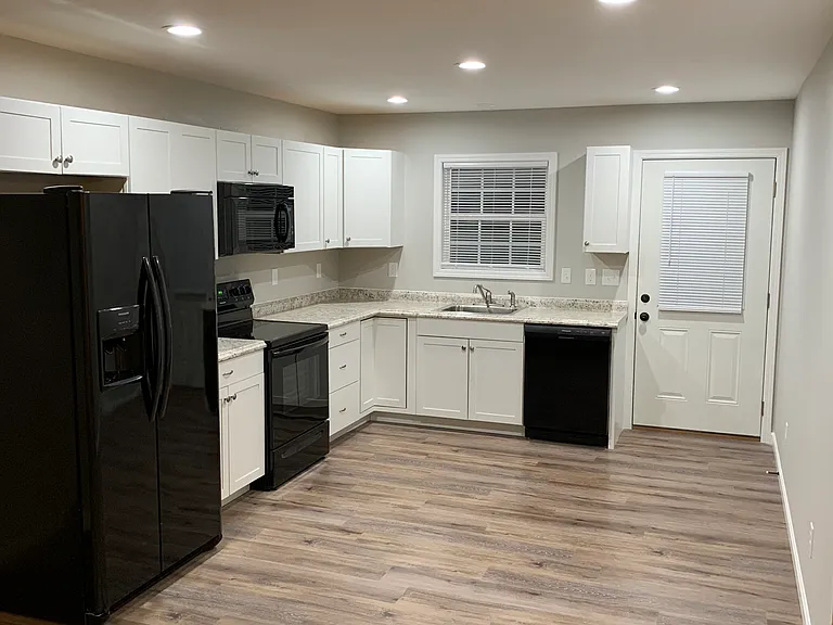 41 Hickory Hill Ln — Photo 2