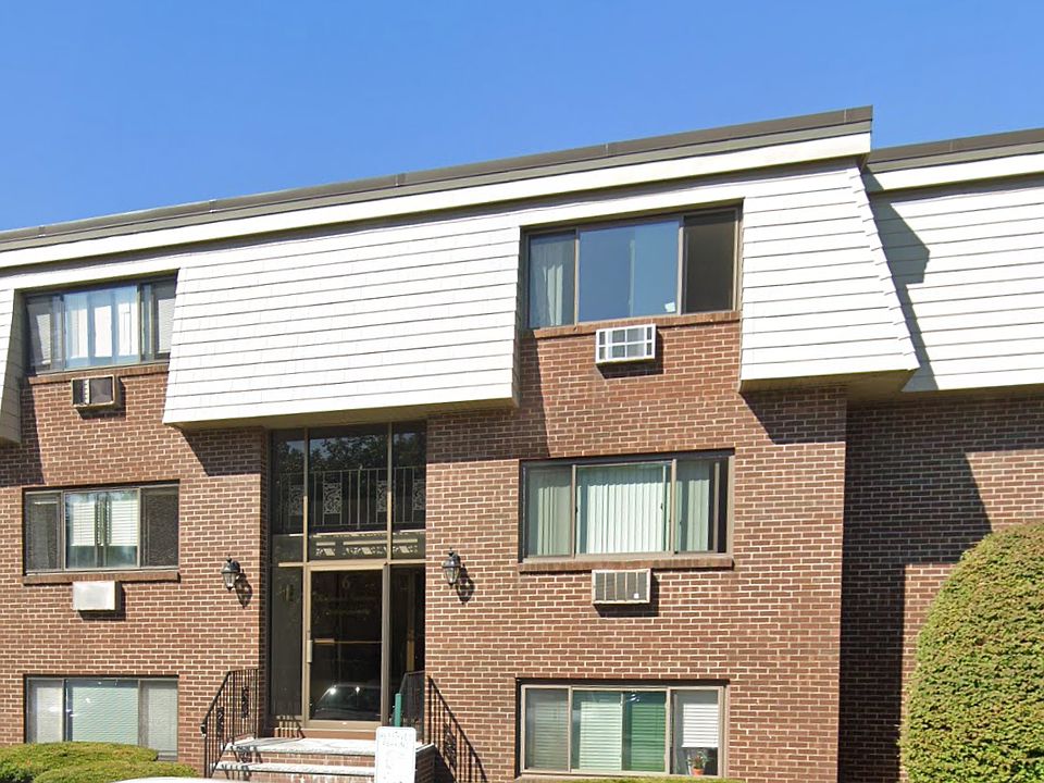 1st image of 6 Hallmark Gdns APT 4