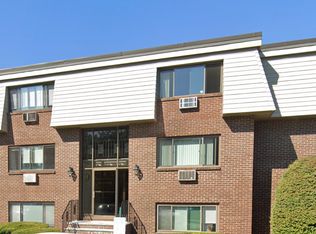 6 Hallmark Gdns APT 4, Burlington, MA 01803